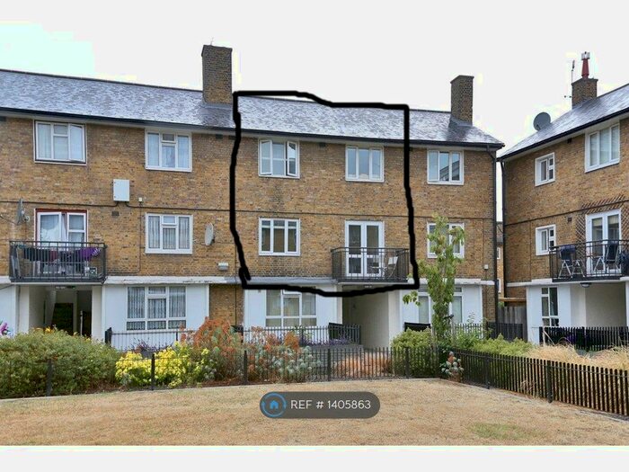 4 Bedroom Flat To Rent In Elizabeth Close, London, E14