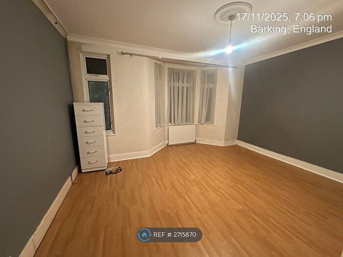 5 Bedroom Terraced House To Rent In Park Avenue, Barking, IG11