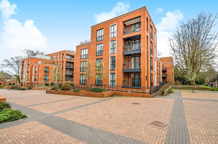 2 Bedroom Flat For Sale In Fellowes Rise, Winchester, Hampshire, SO22