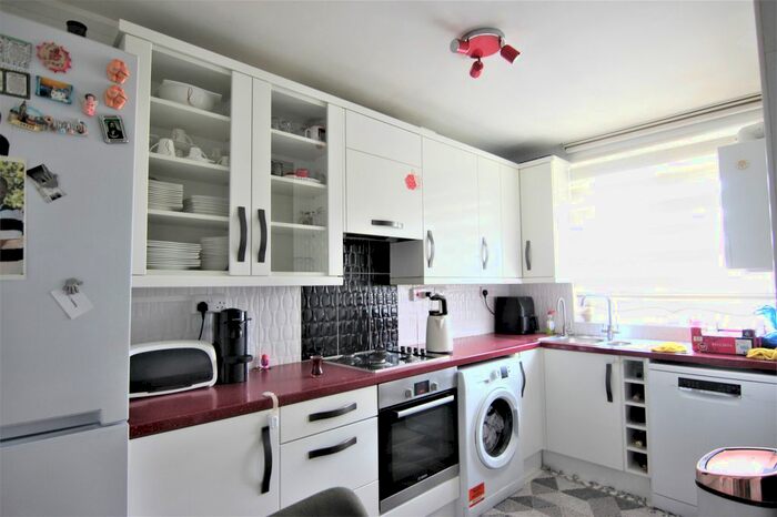 3 Bedroom Property To Rent In Fellows Court, Weymouth Terrace, London, E2