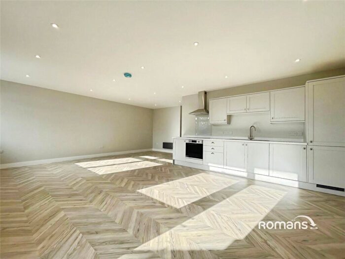 2 Bedroom Flat To Rent In Hurricane Way, Woodley, Reading, RG5