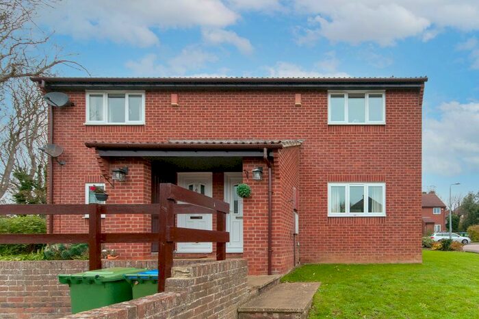 1 Bedroom Flat To Rent In Foster Close, Seaford, East Sussex, BN25