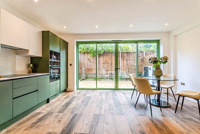 4 Bedroom Terraced House For Sale In North Down, South Croydon, CR2