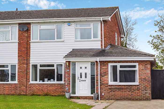 4 Bedroom Semi-Detached House For Sale In Willow Way, Begbroke, OX5