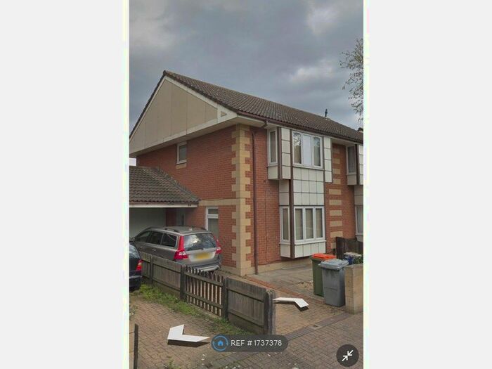 3 Bedroom Semi-Detached House To Rent In Kingfisher Street, London, E6