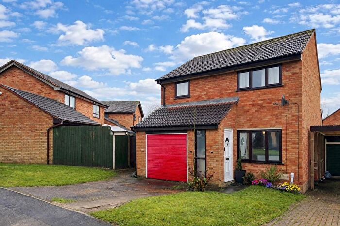 3 Bedroom Detached House For Sale In Favell Drive, Furzton, Milton Keynes, MK4