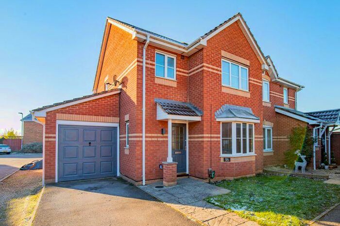 3 Bedroom Semi-Detached House To Rent In Rangers Walk, Hanham, BS15