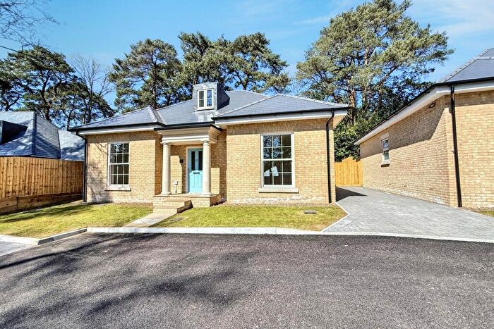 3 Bedroom Detached House For Sale In Ashley Heath, BH24