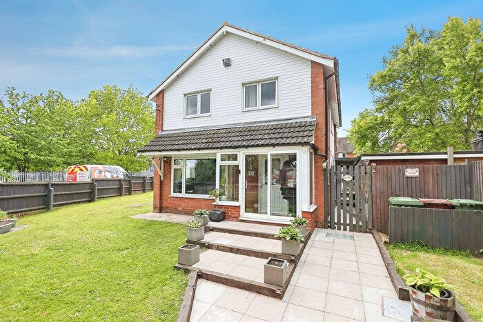 3 Bedroom Detached House For Sale In Gilson Way, Birmingham, B37