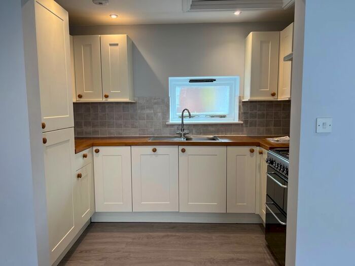 2 Bedroom Flat To Rent In High Street, Marlow, SL7