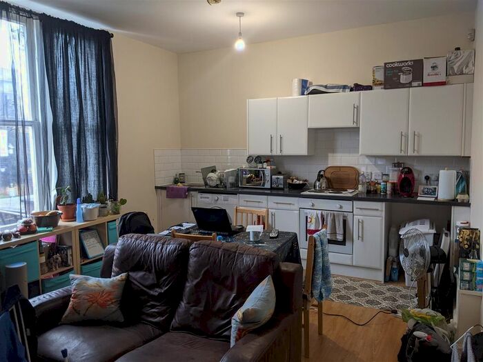 2 Bedroom Flat To Rent In Cedar Road, London N17