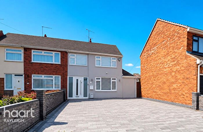 3 Bedroom End Of Terrace House For Sale In Keswick Avenue, Hockley, SS5
