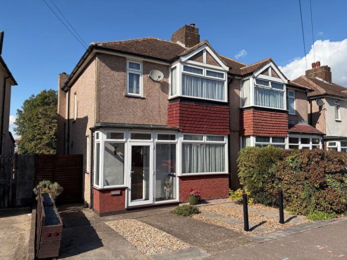 3 Bedroom Semi Detached House For Sale In Brentlands Drive, Dartford, DA1