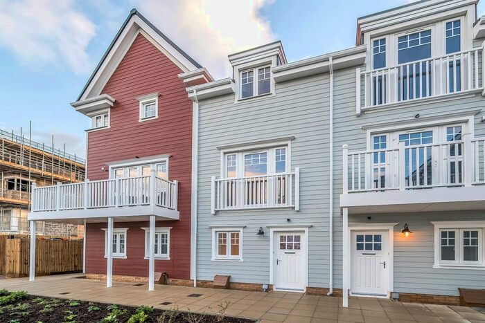 3 Bedroom Town House To Rent In Maine Street, Reading, RG2