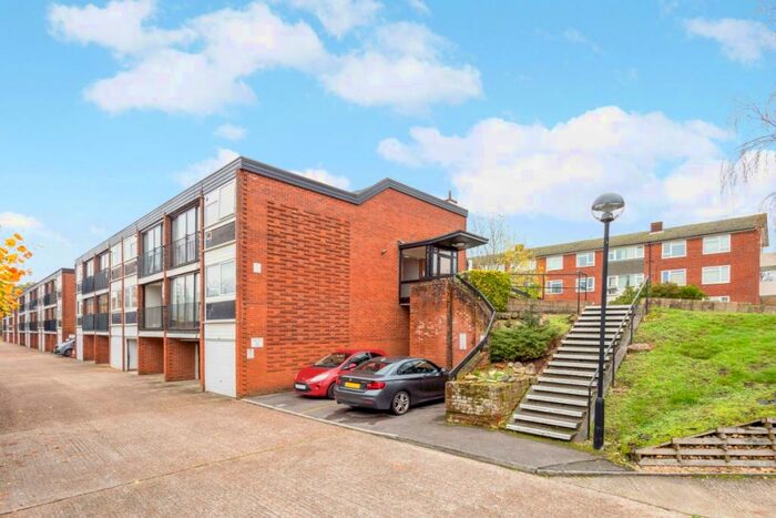 2 Bedroom Apartment To Rent In Alyne House, Northlands Road, SO15