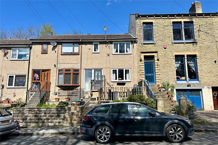 3 Bedroom Terraced House For Sale In Armitage Road, Milnsbridge, Huddersfield, West Yorkshire, HD3
