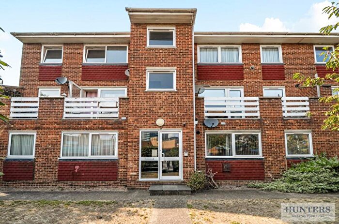 2 Bedroom Flat For Sale In Janet Court, Bexleyheath, DA7