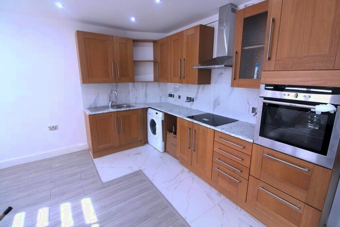 1 Bedroom Flat To Rent In Cameron Drive, Waltham Cross, EN8
