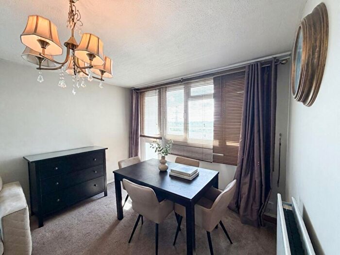 2 Bedroom Flat To Rent In Grantham Road, Twelve Acre House Grantham Road, E12