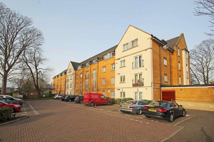 1 Bedroom Flat To Rent In Wood Lane, Isleworth, TW7