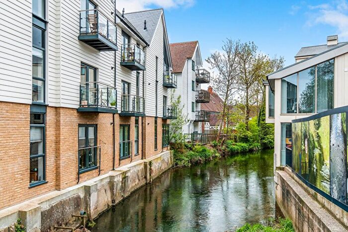 2 Bedroom Flat To Rent In Stour Street, Canterbury, Kent, CT1