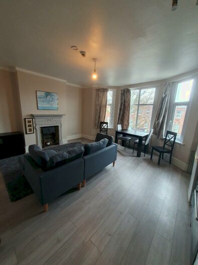 1 Bedroom Apartment To Rent In High Road, London, N2