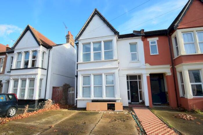 1 Bedroom Flat To Rent In Westcliff On Sea, Essex, SS0