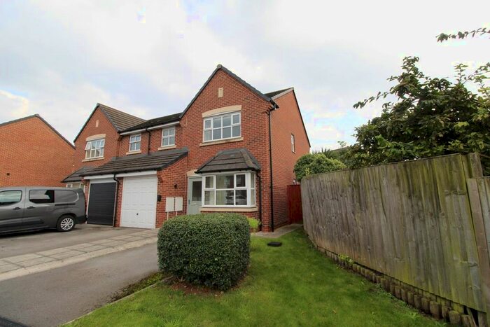 3 Bedroom Property To Rent In Beamshaw Close, Castleford, WF10