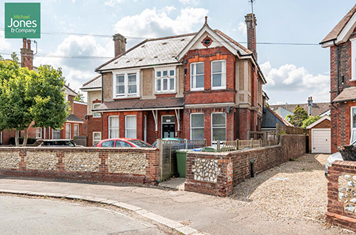 1 Bedroom Flat To Rent In Langton Road, Worthing, West Sussex, BN14