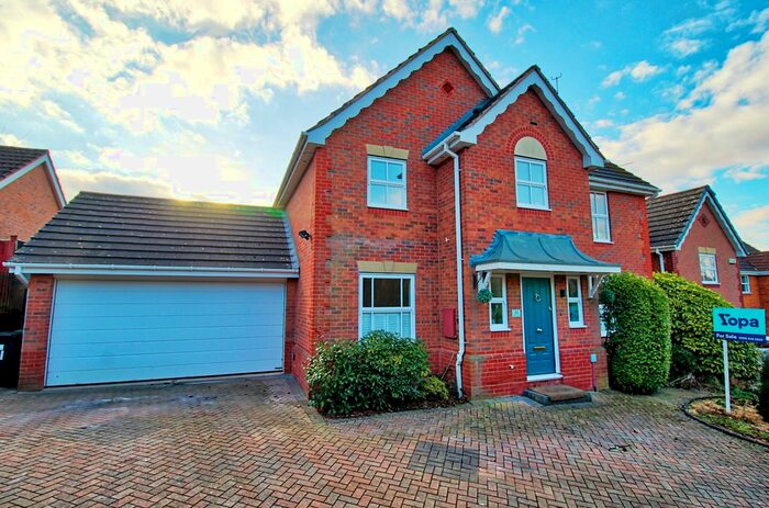 4 Bedroom Detached House For Sale In Barass Avenue, Warndon, Worcester, WR4