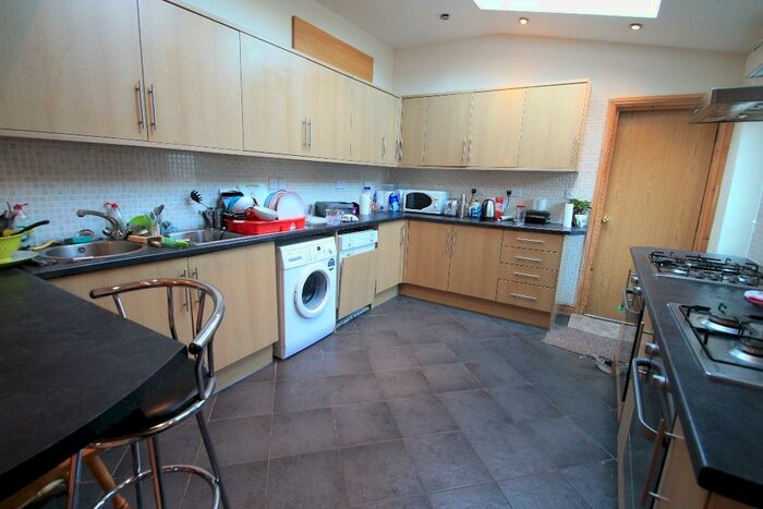 9 Bedroom Terraced House To Rent In Richards Street, Cardiff(City), CF24