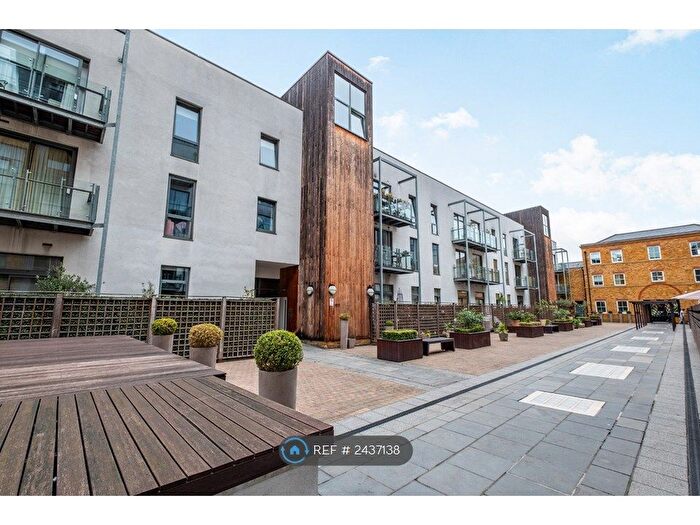 2 Bedroom Flat To Rent In Alexandra Avenue, Wandsworth, London, SW11