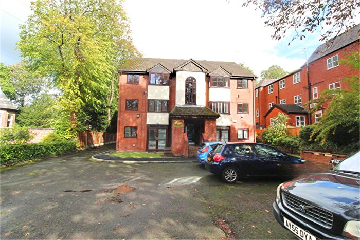 2 Bedroom Flat To Rent In Peel Moat Court, Peel Moat Road, Heaton Moor, SK4