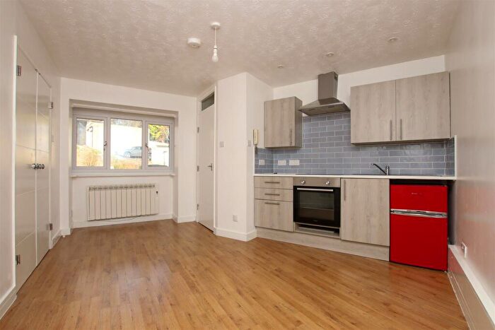 1 Bedroom Flat To Rent In Coromandel Heights, Camden Row, Bath, BA1