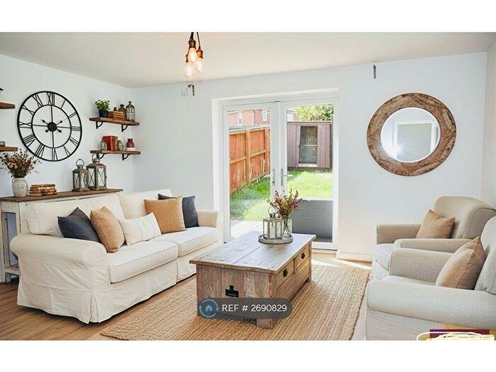 3 Bedroom Semi Detached House To Rent In Kirkstall Ave, Barnsley, S71