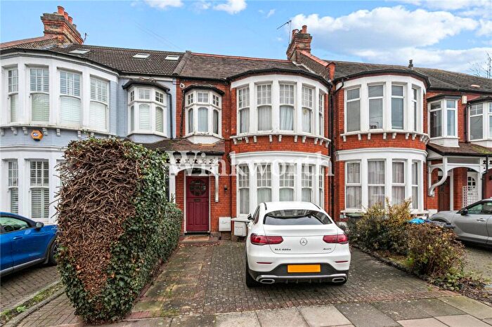 1 Bedroom Apartment For Sale In The Crest, London, N13