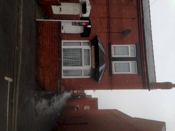 3 Bedroom Semi-Detached House To Rent In West End Avenue, Doncaster, DN5