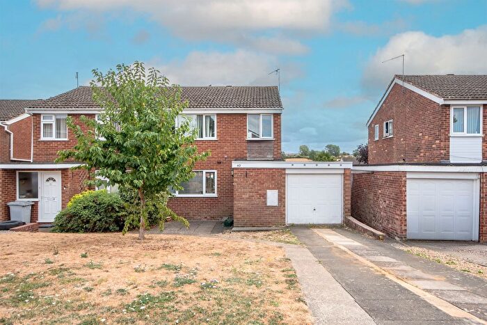 3 Bedroom Semi-detached House For Sale In Millholm Road, Desborough, Kettering, NN14