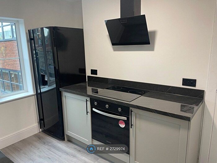 2 Bedroom Flat To Rent In Carlton Place, Southampton, SO15