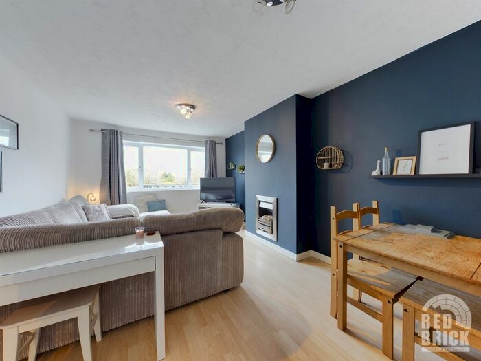 2 Bedroom Flat To Rent In Winsford Avenue, Coventry, West Midlands, CV5