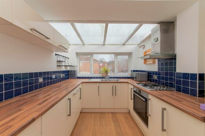 3 Bedroom Flat To Rent In Watford Way, Mill Hill, NW7