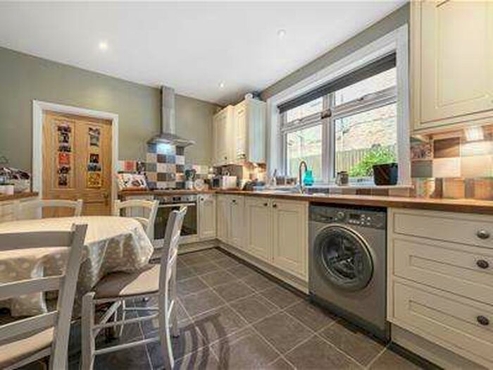 1 Bedroom Flat To Rent In Brightwell Crescent, London, SW17