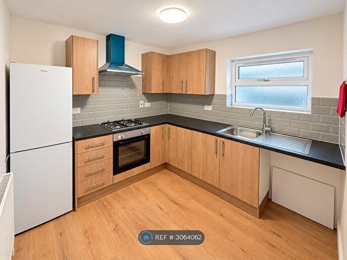 3 Bedroom Flat To Rent In Belmont Road, Ilford, IG1