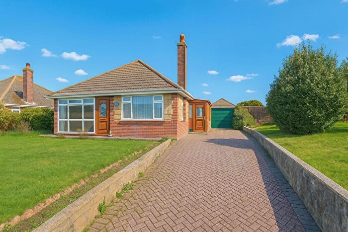2 Bedroom Detached Bungalow For Sale In Chain Free * Lake, PO36