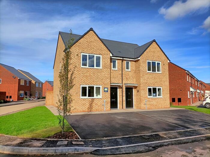 3 Bedroom House To Rent In Brewing Close, Malthouse Place, Burton On Trent., DE14