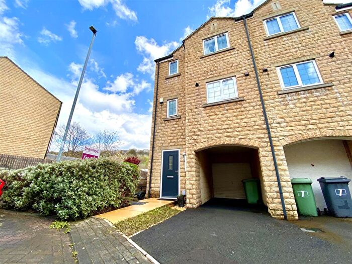3 Bedroom Town House For Sale In Dale View, Longwood, Huddersfield, HD3