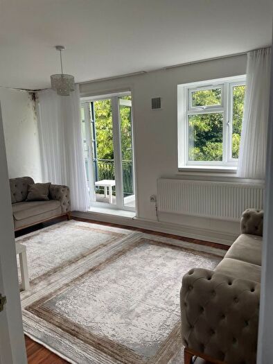 2 Bedroom Flat To Rent In Turner Avenue, London, N15