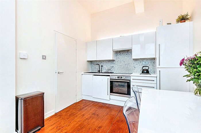 1 Bedroom Flat For Sale In Old School Lofts, Whingate, Leeds, LS12