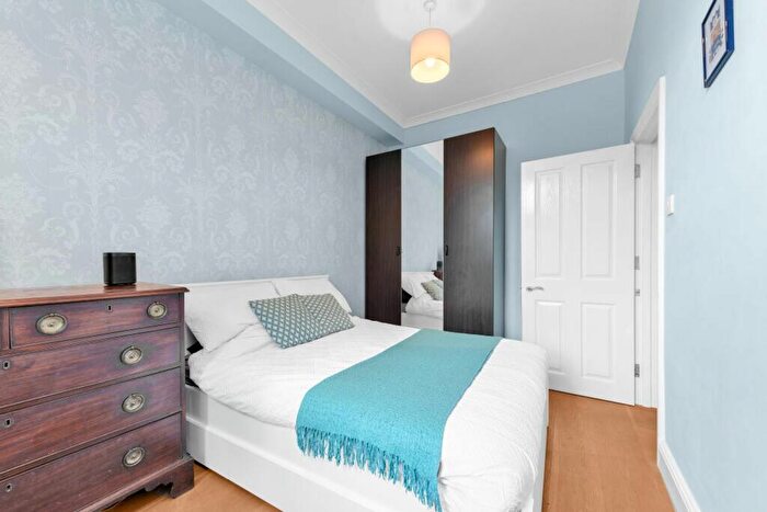 2 Bedroom Flat For Sale In Westcombe Hill, London, SE3