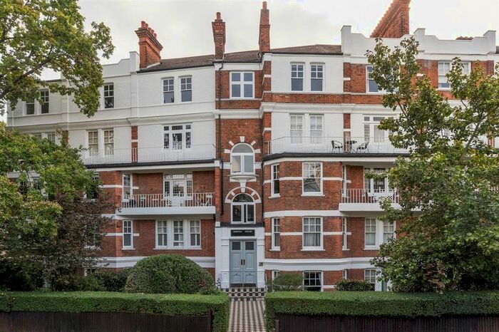 3 Bedroom Flat To Rent In Upper Richmond Road, London, SW15
